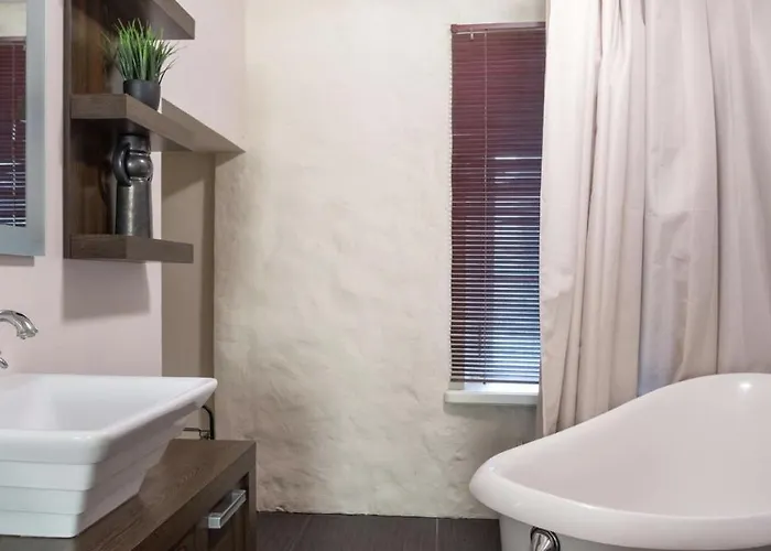 아파트 Spacious In The Heart Of Old Town